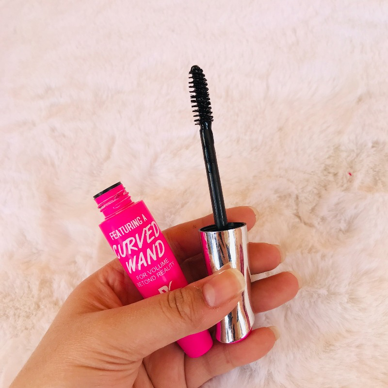 Curved wand mascara